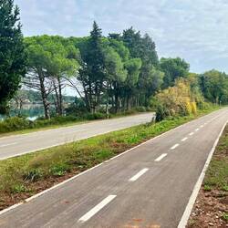 Teilweise hervorragend angelegte Fahrradwege - getrennt von der Straße
