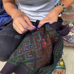 In den umliegenden Dörfer werden vorallem feine Webarbeiten und Brokate hergestellt