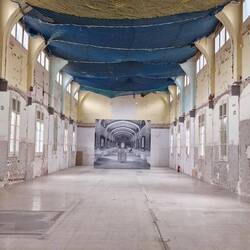 Ein Bettensaal. (Unrenoviert, wie noch viele Gebäude hier.)