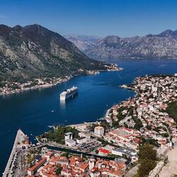 Blick auf Kotor und die Bucht