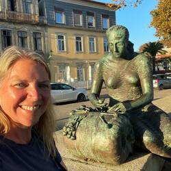 Monument to the lacemakers of Vila do Condé