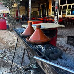 Traditionelle Tajine-Töpfe
