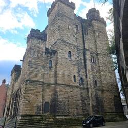 Le fameux château de la ville. Austère.