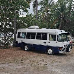 Like this camper! (🎶Travelin' in a fried-out Kombi; on a hippie trail head full of zombie...🎶) 😉