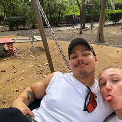 Espressopause auf dem Spielplatz