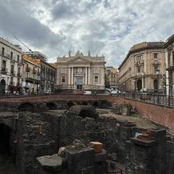 Ein Miniausschnitt des Amphitheaters, worauf heute viele neue Gebäude stehen