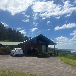 Das Guesthouse - mit meinem Mietwagen davor