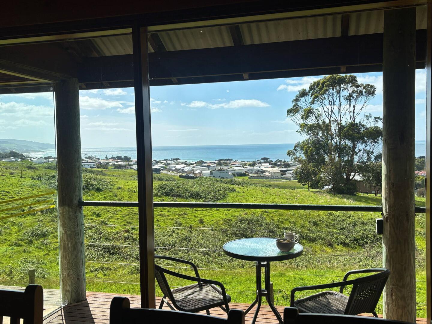 Spätes Frühstück mit Blick aufs Meer