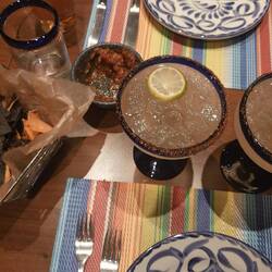 Sehr besondere Margheritas mit Salz + Chili -Rand am Glas