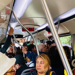 Gut gefüllter Bus nach Portofino