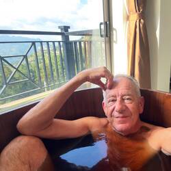 Vor der Massage ab ins herbal bath