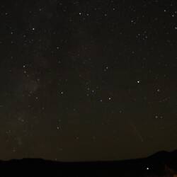 Milchstraße und Komet (nur im Dunkeln sichtbar)