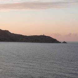 Leuchtturm und rechts ein Genuesenturm