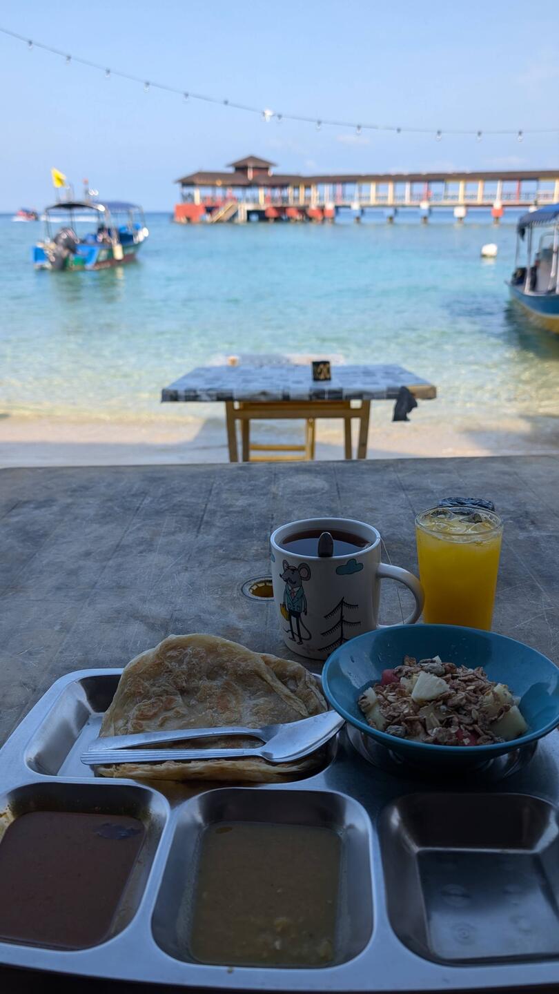 Beach breaky, roti chanai and museli and cute mug of tea