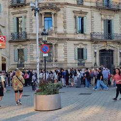 Diese Warteschlange blieb uns dank Gold-Ticket immerhin erspart.