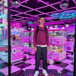 Greifarm-Spiele sind beliebt bei Pärchen - Vincent wird nur nicht pink blind weil er auch pink trägt