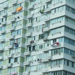 Da darf dir beim Aufhängen im 33. Stock nix runterfallen