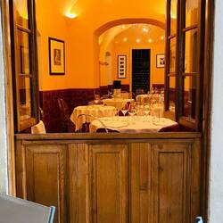 Unzählige Restaurants laden zum Essen ein. Doch heute lassen wir das Mittagessen aus.