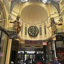 Gog und Magok schlagen die Zeit