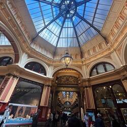 Eine der Einkaufsarkaden