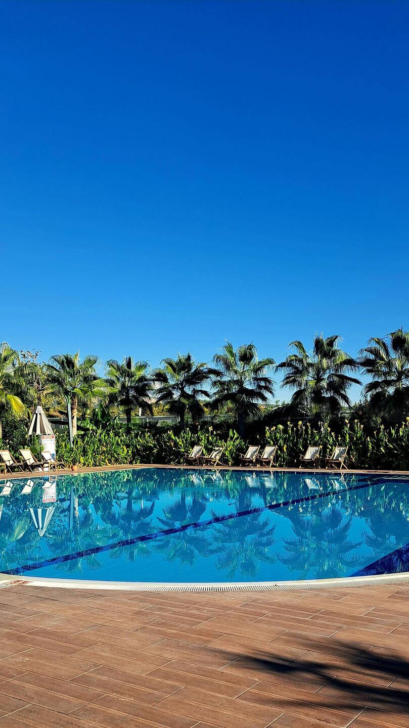 Morgens halb 10 am Relaxpool und wieder sind wir allein.