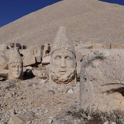 Beeg und Grabstätte Nemrut Daği (Südseite)