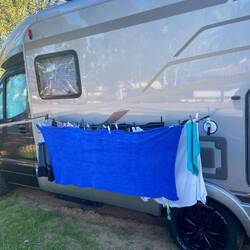 Neue Endeckung Wäscheleine mit Vacumnoppen.falls keine Bäume hätte.