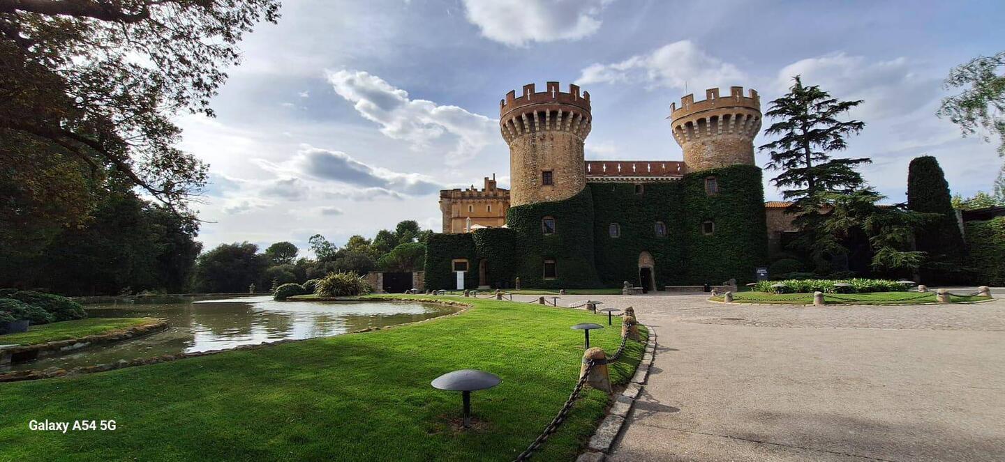 Schloss (Casino,Restaurant)mit herrlichen Park