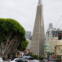 In San Francisco gibt es bereits viele komplett selbst autonome fahrende Autos/Taxis.