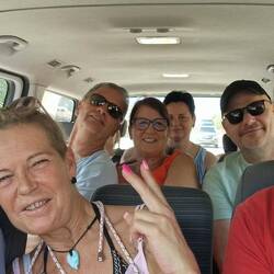 Mit dem Partybus Richtung Strand