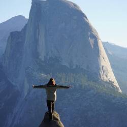 Half Dome das Wahrzeichen des Yosemite Nationalparks im Hintergrund.