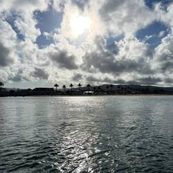 Whitianga von der Fähre aus.