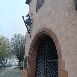 Julia wollte diesen Drachen stehlen