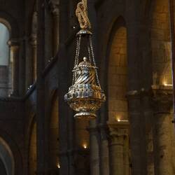 Der berühmte Weihrauchbehälter in der Kathedrale