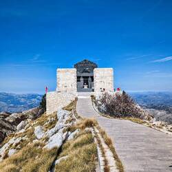 Mausoleum (von vorne)