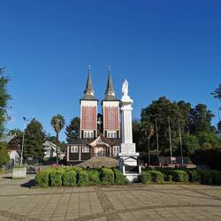 Die niedliche Kirche San Sebastian in Panguipulli