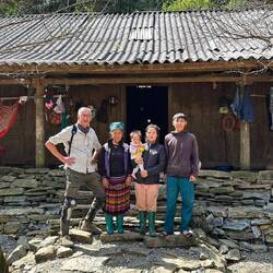 Von rechts nach links: Quan, seine Frau mit Baby, seine Mutter, ich