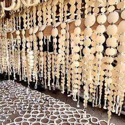 Bijoux en oeuf d'autruche, fabriqués a la main par des femmes Herero