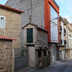 Einer von unzähligen Hórreos - ehemalige Speicherhäuser