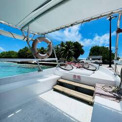 Das Taxiboot (sieht größer aus, als es ist)