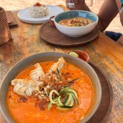 Gutes abwechslungsreiches Essen. Leider konnten wir nicht alles essen, weil wir unsere Detox machten