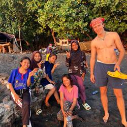 Zum sunset sind wir noch mal an den Strand gegangen und alle haben uns gegrüßt und zu gewunken