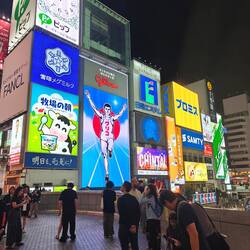 Nicht ganz so groß wie in Tokio aber auch hier viele LED Walls.