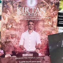 Also der esoterische Markt ist riesig hier das zieht auch viele Leute an