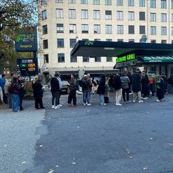 Gasoline Grill - featured on Somebody Feed Phil, big line at 4.30pm