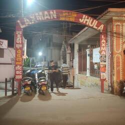 Laxman Jhula heißt das Viertel auf beiden Gangesseiten, das bei Touristen besonders beliebt ist