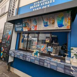 Des glaces et boissons bleues