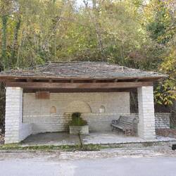 Brunnen am Ortseingang