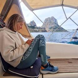 Sailing under rain and wind makes you sit tightly in one corner