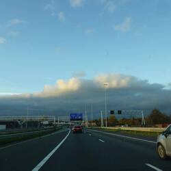Donkere wolken boven Den Haag.